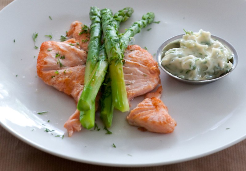 Salmon with Asparagus (or Green Beans) and Dill Mayo